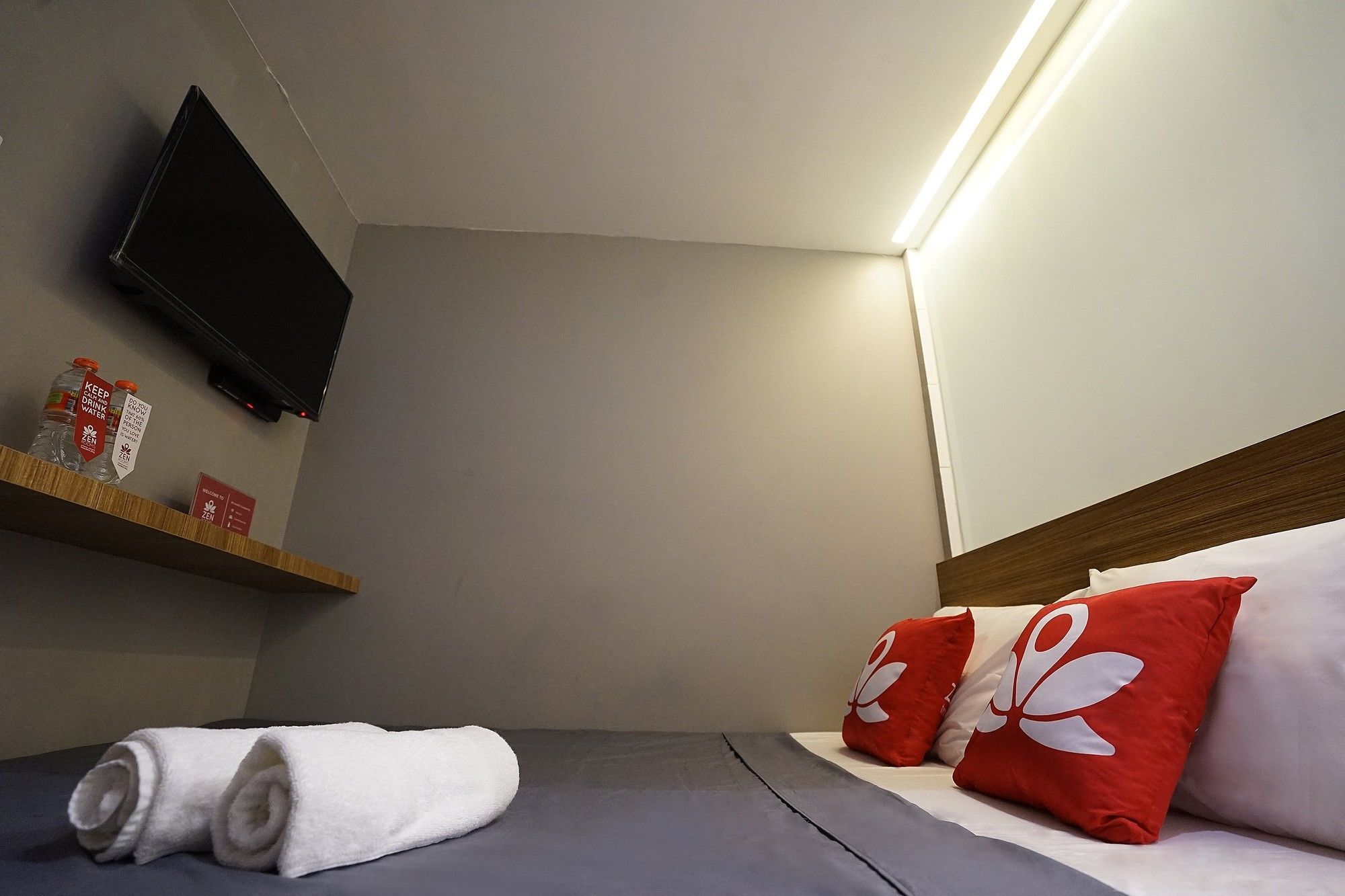 Zen Rooms Basic Kualanamu Medan Exteriör bild